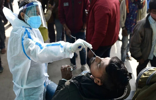 coronavirus in india : 24 घंटे में 16,866 नए केस, 41 लोगों की मौत
