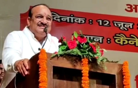 मंत्री दिनेश प्रताप सिंह ने AMU के कैनेडी हॉल में लगाए 'भारत माता की जय' और 'हर हर महादेव'के नारे, फेसबुक पर लिखा- गर्व है