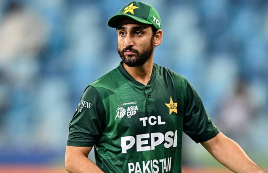 इंग्लैंड से मिली हार के बाद पाकिस्तानी सलमान आगा की पत्नी और बेटे को दे रहे गाल‍ियां