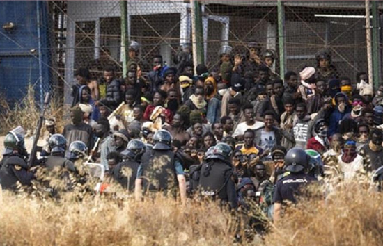 स्पेन-मोरक्को की सीमा में घुसपैठ में 18 अफ्रीक्री प्रवासियों की मौत