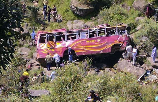 जम्मू-कश्मीर : 24 घंटे में दूसरा बड़ा हादसा, पुंछ के बाद रजोरी में खाई में गिरी बस, 7 की मौत