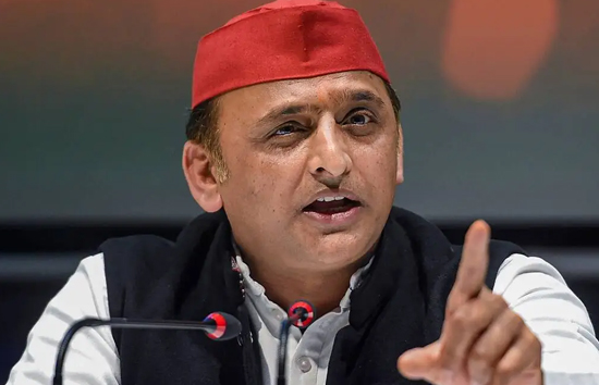 हाथरस हादसा : अखिलेश यादव ने पुलिस कार्रवाई पर उठाए सवाल, कहा-छोटी-मोटी गिरफ्तारियां कर सैकड़ों लोगों की मौत से पल्ला झाड़ रही योगी सरकार  