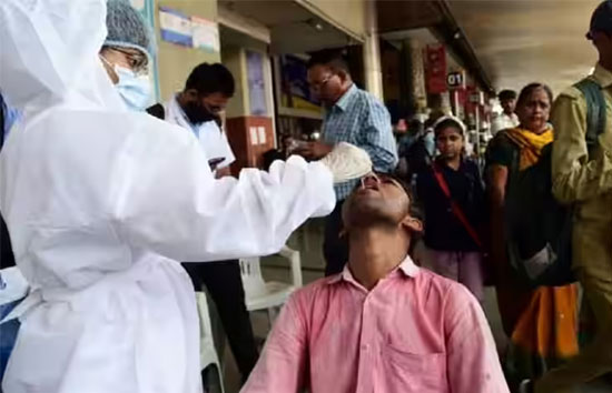 Coronavirus in india : देश में कोरोना के नए मामलों में गिरावट जारी, 24 घंटे में 7,171 नए केस, 25 की मौत
