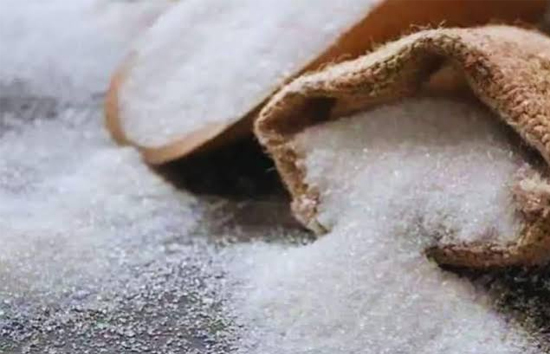 चीनी की बढ़ती कीमतों पर सरकार का बड़ा प्रहार: जमाखोरी रोकने के लिए बदले आयात नियम