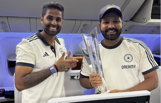 बारबाडोस से स्वदेश के लिए भारतीय टीम रवाना, वर्ल्ड कप ट्रॉफी के साथ रोहित शर्मा ने पोस्ट की तस्वीर