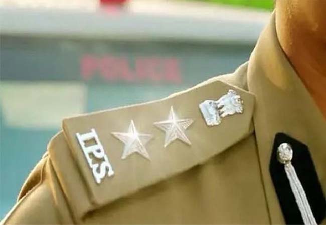 यूपी में आठ IPS अधि‍कार‍ियों का तबादला, संतोष मिश्रा कुशीनगर के नए एसपी बने