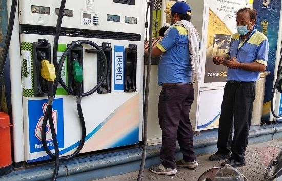 Saturday Petrol-Diesel Price : बेकाबू हुई पेट्रोल-डीजल की कीमतें, 5 दिन में 3.20 रुपये तक बढ़े दाम