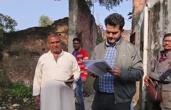 उन्नाव : एक घर में 45 मतदाता, मौके पर मिले तीन, पते पर फॉर्म लेकर पहुंचा BLO भी हो गया हैरान, जांच के आदेश 
