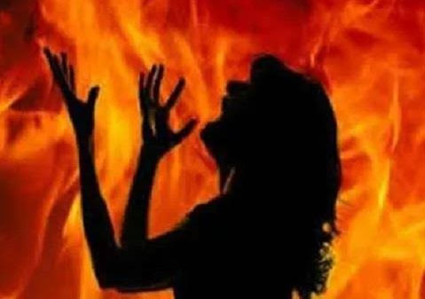 बिहार : रेप का विरोध करने पर युवती को जिंदा जलाया, 80 फीसदी जली युवती