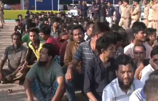 अवैध प्रवासियों के खिलाफ गुजरात में बड़ी कार्रवाई, अहमदाबाद और सूरत में 500 से ज्यादा संदिग्ध हिरासत में 