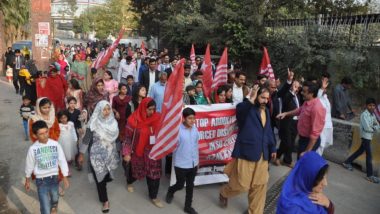 पीओके में सड़कों पर उतरे लोग, बुनियादी जरूरतें को लेकर लोग परेशान  