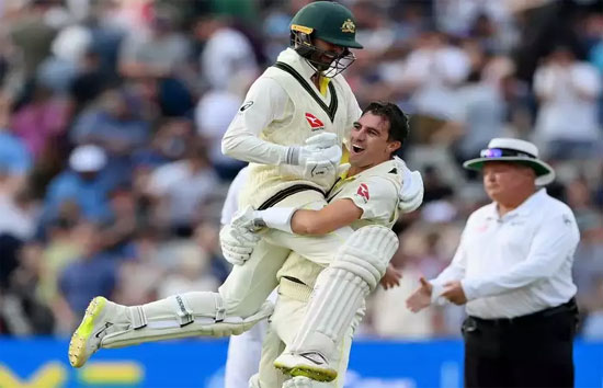 एशेज श्रृंखला : पहले टेस्ट मैच में ऑस्ट्रेलिया को बढ़त, इंग्लैंड को दो विकेट से हराया