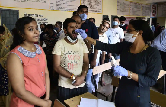 Coronavirus in india : देशभर में कोरोना के बढ़े मामले, महारष्ट्र में सबसे ज्यादा केस, सरकार ने बुलाई बैठक
