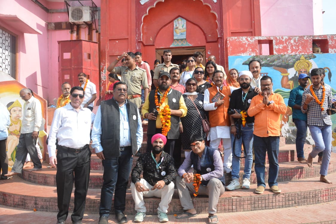 लोकसभा चुनाव, 2024 के आंकलन हेतु अयोध्या नगरी से आईना टीम का हुआ शानदार आगाज 