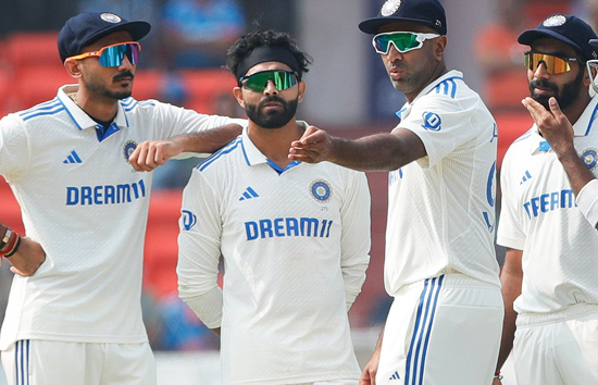 IND vs ENG : पहले टेस्ट मैच की पहली पारी में स्पिनर्स का जलवा, इंग्लैंड 246 रन पर ढेर 