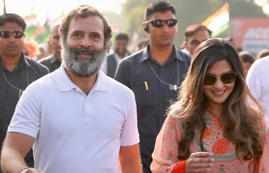 भारत जोड़ो यात्रा में राहुल गांधी के साथ अभिनेत्री रिया सेन भी की पद यात्रा 