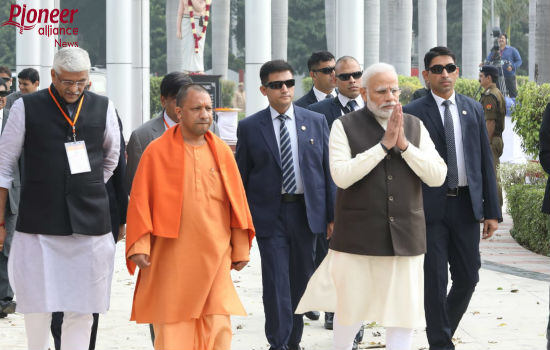 नमामि गंगे प्रोजेक्ट की समीक्षा के लिए कानपुर पहुंचे PM मोदी, तस्वीरें