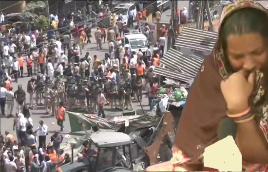 दिल्ली : जहांगीरपुरी में जहां हुई हिंसा, वहां चला अब बुलडोजर, रोते नजर आए लोग