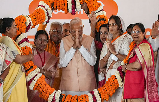 PM मोदी ने मेरठ से फूंका चुनावी बिगुल, कहा 2024 का चुनाव भारत महाशक्ति बनाने का है 