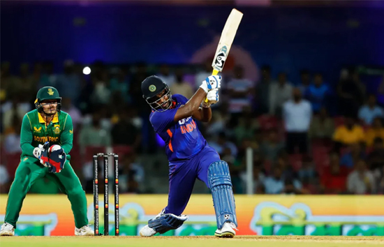 पहले वनडे मैच में दक्षिण अफ्रीका ने भारत को 9 रनों से हराया, सीरीज में 1-0 की बढ़त