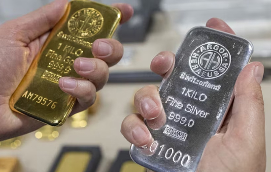 Gold Silver Prices Today : सोना हुआ सस्ता, 1200 रूपये लुढ़की चांदी, फटाफट चेक करें आज के ताजा रेट  