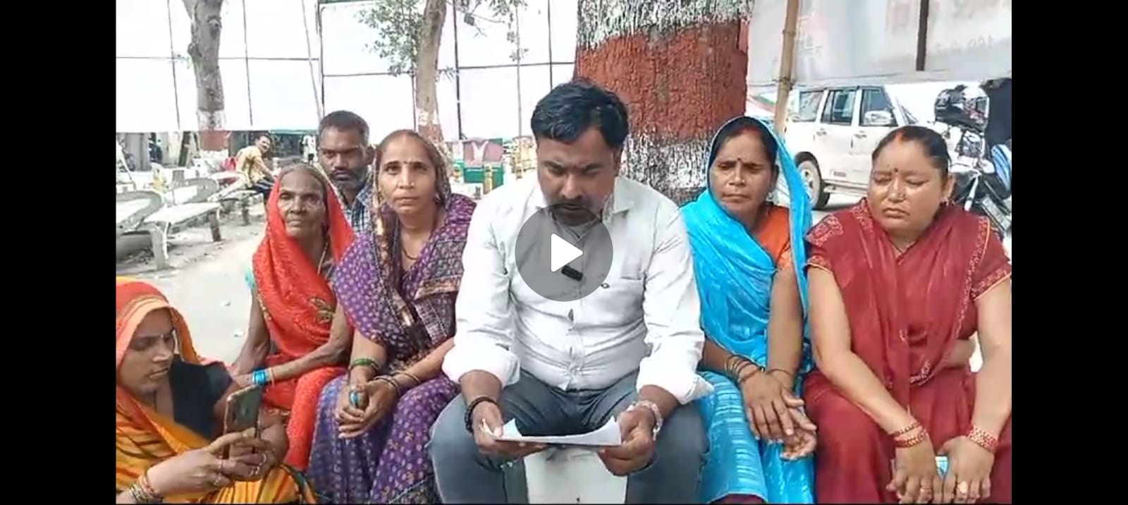 टारगेट पूरा न करने पर प्राथमिक विद्यालय से हटाई गई महिला रोसोइया, सपा नेता दारा सिंह ने योगी सरकार पर बोला हमला 