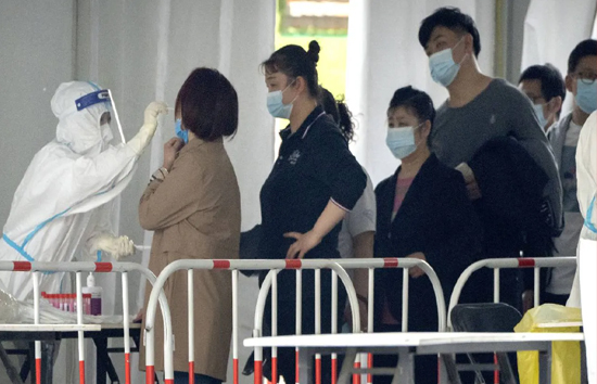 चीन में फिर कोरोना का कहर, प्रतिबंध हुए दोगुना, वुहान में 8 लोग लॉकडाउन से प्रभावित 