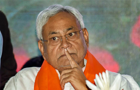 किसी भी समय सीएम पद से हट सकते हैं नीतीश कुमार, बीजेपी के इस बड़े नेता के बयान के बाद मची खलबली 