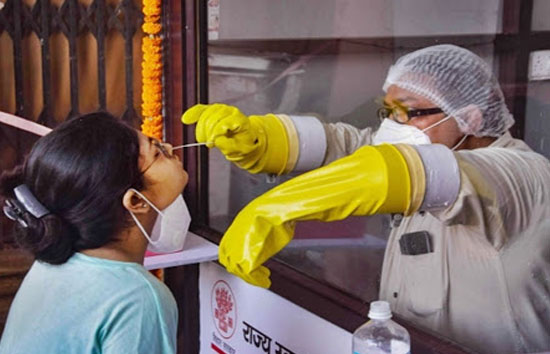 coronavirus update in india : देश में फिर बढ़े कोरोना के मरीज, 24 घंटे में 12,608 नए केस 