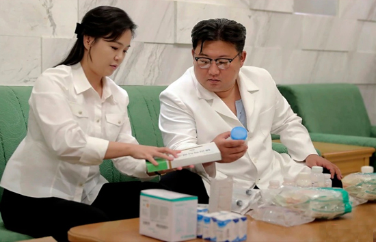 उत्तर कोरिया में फैली खतरनाक बीमारी, किम जोंग उन भेज रहे लोगों के लिए दवाएं 