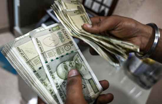 ईरान-अमेरिका तनाव का असर, भारतीय उपभोक्ता सतर्क, बचत पहली पसंद, 61% को डर- निवेश-सेविंग घटेगी, नौकरी जाने की चिंता 41% तक बढ़ी