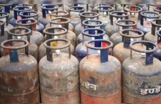 कॉमर्शियल LPG गैस सिलेंडर हुआ महंगा, 50 रूपये तक बढ़े दाम, देखें नया रेट 