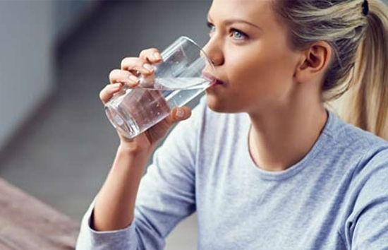 क्या आप जानते हैं पानी पीने के सही तरीके के बारे में ?
