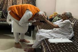 PM मोदी के मां के प्रति प्रेम को सभी ने किया सलाम, इस साइट पर साझा किए गए शोक संदेश