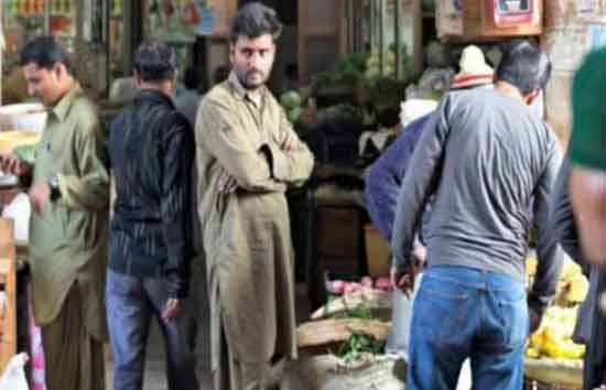 ईरान की जंग का असर! पाकिस्तान में गैस 3500 रुपये, 160 रुपये किलो मिल रहा आटा, जनता परेशान 