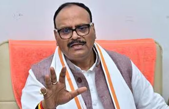 डिप्टी CM ब्रजेश पाठक की बड़ी कार्रवाई, लंबे समय से गैरहाजिर 5 डॉक्टर बर्खास्त, CMO समेत 16 पर गिरी गाज