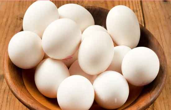 मिडिल ईस्‍ट में जंग के बीच भारत में गिर गए अंडे के दाम, जानें कितना हुआ सस्ता 