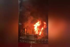 लखनऊ: युवक ने कमरा बंद करके रसोई गैस सिलेंडर में लगाई आग और फिर हुआ भयानक धमाका