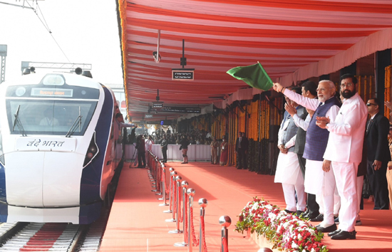 नागपुर में पीएम मोदी ने दिखाई छठी वंदे भारत को हरी झंडी, अब नागपुर से बिलासपुर के यात्रा 5 घंटे 30 मिनट होगी पूरी 