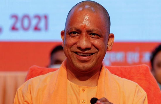 देशभर के मुख्यमंत्रियों में योगी आदित्यनाथ सबसे ज्यादा लोकप्रिय नेता, अरविंद केजरीवाल भी हुए पीछे 