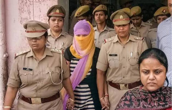 चिन्मयानंद केस: पांच करोड़ की रंगदारी मांगने के आरोप में जेल में बंद रेप पीड़ित छात्रा को मिली जमानत