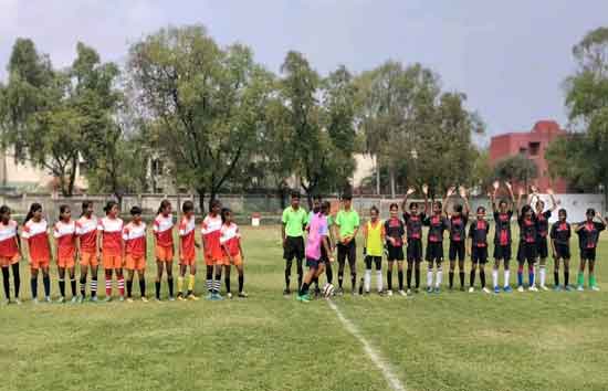 यूपी के गाँव की लड़कियों ने जीती स्टेट फुटबॉल चैंपियनशिप, नेशनल्स के लिए भी हुईं क्वालिफाई