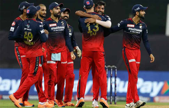 आईपीएल : रॉयल चैलेंजर्स बैंगलोर ने दिल्ली कैपिटल्स को 16 रन से हराया, DK ने 1 ओवर में जड़े 28 रन 