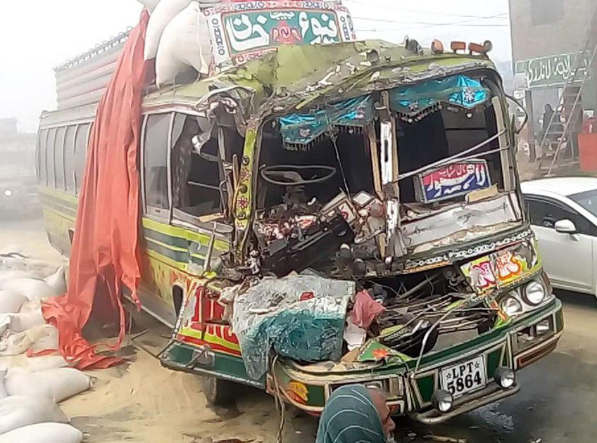 पाकिस्तान: सड़क दुर्घटना में 13 की मौत
