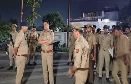 ट्रिपल मर्डर से दहला गोरखपुर:  छोटे भाई ने धारदार हथियार से बड़े भाई, भाभी और 3 साल के भतीजे को मारा