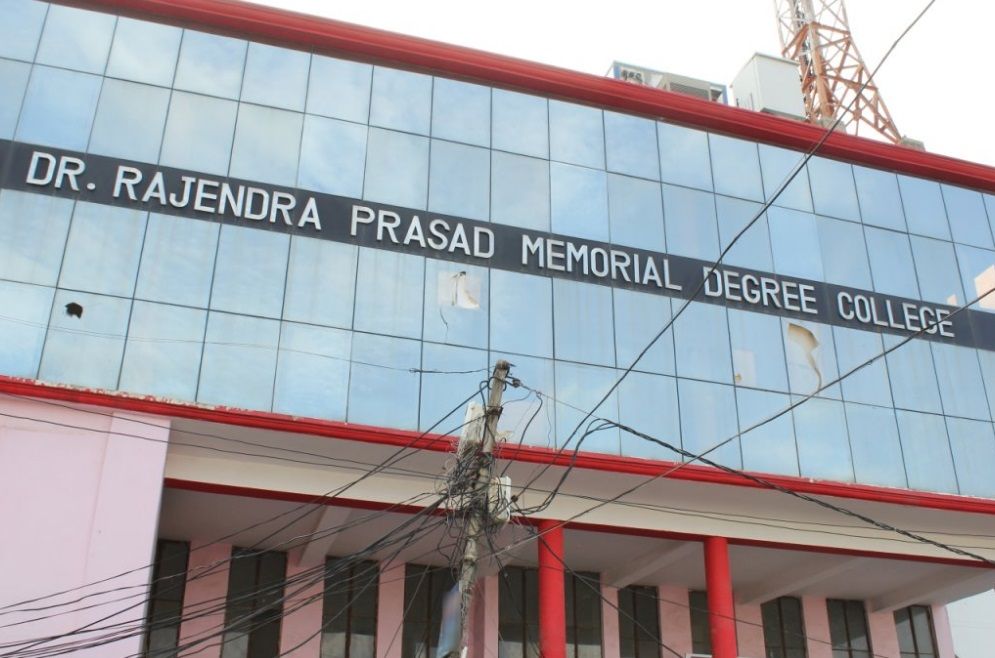  लखनऊ: सेमेस्टर और परीक्षा शुल्क लेने को लेकर राजेंद्र प्रसाद महाविद्यालय ने बनाया दबाव