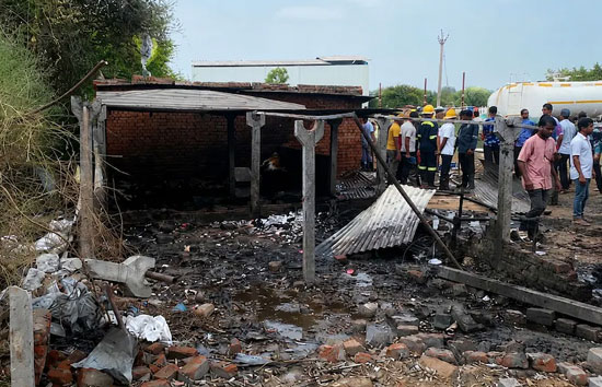 अहमदाबाद में पटाखा फैक्ट्री विस्फोट, 8 की मौत, शव 50 मीटर दूर तक खेतों में मिले