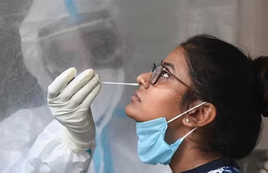 केरल में 24 घंटे में कोरोना के 111 नए केस, एक मरीज की मौत, केंद्र सरकार ने जारी की एडवाइजरी
