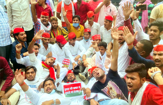पीएम मोदी के जन्मदिवस के मौके पर सपा छात्र सभा ने मनाया बेरोजगार दिवस