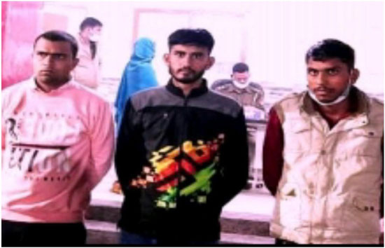 कनपुर : SSC दिल्ली पुलिस की परीक्षा दे रहा यूपी पुलिस सॉल्वर सिपाही, तीन साथी के साथ गिरफ्तार  